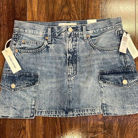 NWT Aritzia Denim Forum color Blue Vibes The '90s Cargo Mini Denim Skirt - Picture 4 of 6